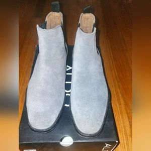 ALDO Mens Suede Dress Boot. SIZE 9 Color-Grey with Black Trim